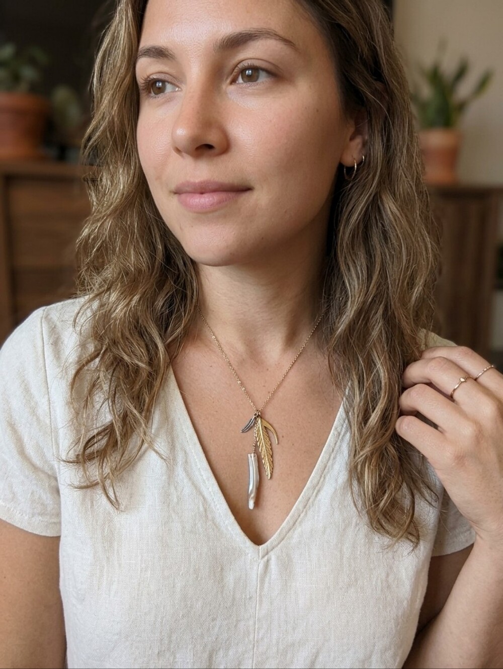 Vintage signed American Eagle Outfitters AEO necklace#B21 Feathers, Talon